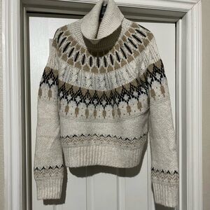 NWOT Old Navy Women's Cream Patterned Turtleneck Sweater